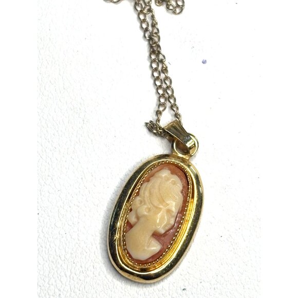 Vintage 12K Gold Cameo Pendant Necklace With Oval Frame & Delicate Chain - Picture 6 of 11